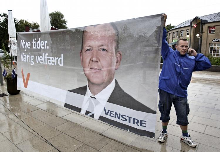 arbejdertække. Venstre flirter med den danske arbejder på dette års landsmøde. Sådan så det ud under Venstres forrige valgturné i 2011. 