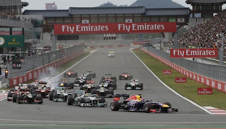 Suveræn. Sebastian Vettel havde fronten fra start, og der blev han. 
