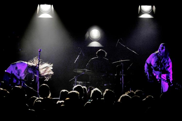 MEGAFEDT. Pigegruppen Baby In Vain syntes, det var »megafedt«, da det unge band fredag aften bekræftede alle rygter om deres fortræffelighed med en knaldperle af en koncert i Pumpehuset. 