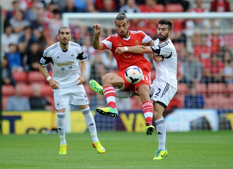 fjerdeplads. Oprykkerne fra Southampton fortsætter den overraskende march mod toppen af Premier League efter dagens sejr mod Swansea. 