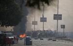 Sammenstød. Både tilhængere og modstandere af Egyptens afsatte præsident Mohamed Morsi er på gaden for at fejre 40-års dagen for krig mod Israel. 