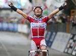 verdensetter. Joaquin Rodriguez krydser målstregen som vinder af Lombardiet Rundt og ny indehaver af verdenstronen. 