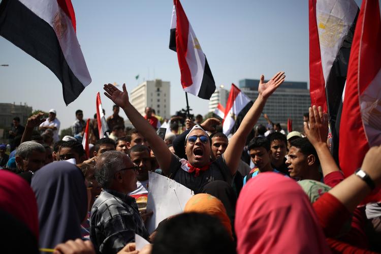 Jubilæum. Egypten fejrer i dag 40-året for den arabisk-israelske krig, og der er planlagt demonstrationer i løbet af dagen for og imod den afsatte præsident Mohamed Morsi. Begge parter vil bruge fejringen til at markere deres aktuelle højspændte konflikt. Her er det tilhængere af hæren, der fester i Kairo. 