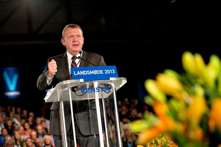 Zigzag. Venstre ser ud til at få et godt regionsvalg, og pludselig har Lars Løkke og Venstre ikke travlt med at nedlægge regionerne, hvilket ellers har været partiets officielle politik. 