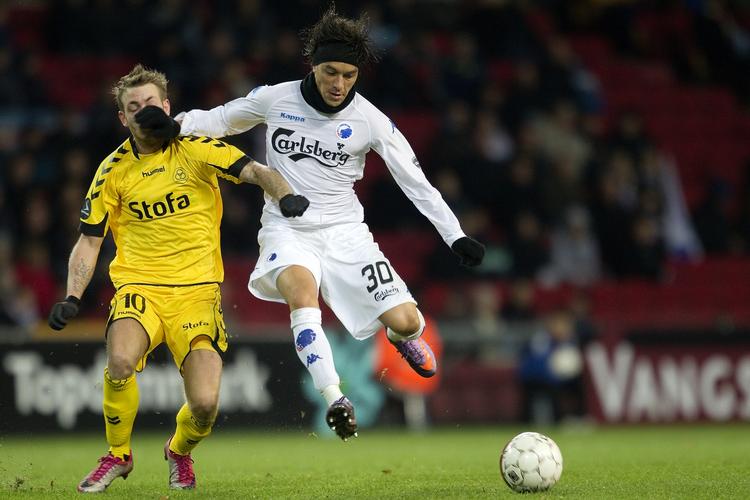 advarsel. FCK's træner mener at Bolanös skal oppe sig for at komme på holdet igen. 