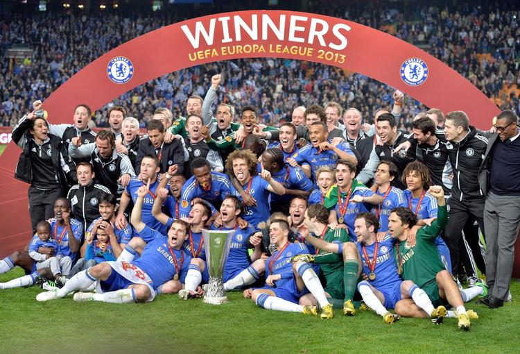 LIGA-FORVIRRING. Sidste sæson vandt Chelsea 2-1 over Benfica i finalen i Europa League, men i år er Chelsea med i Champions League qua tredjepladsen i Premier League. 