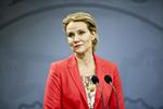 Slut. Statsministeriets faste pressemøde, Tirsdagsmødet, blev af kommentatorer bl.a. kaldt for »teater« og »skuespil til ære for tv-journalisterne«. 
