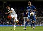 hæder. Christian Eriksen (tv) fyrer af og scorer sit første mål for Tottenham i Europa League-kampen mod Tromsø. 