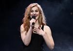Arvtager. Emmelie de Forest vandt både det nationale og det internationale grandprix tidligere på året. Nu begynder jagten på hendes efterfølger. Med mindre hun da selv stiller op igen - ligesom tyske Lena Meyer-Landrut, der forsvarede sin titel fra 2010 året efter. 