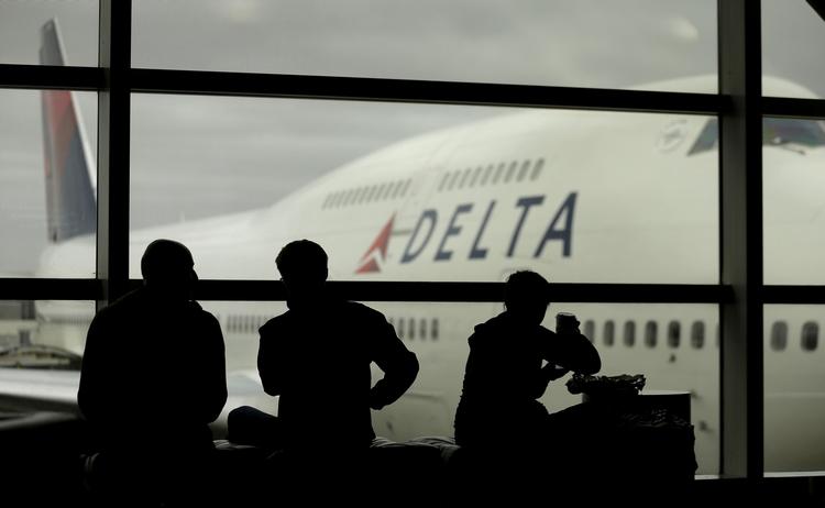 Ups. En amerikansk dreng passerede sikkerhedskontrollen og fandt en plads på et Delta-fly til Las Vegas. Først undervejs fik kabinepersonalet mistanke om den billetløse dreng. 