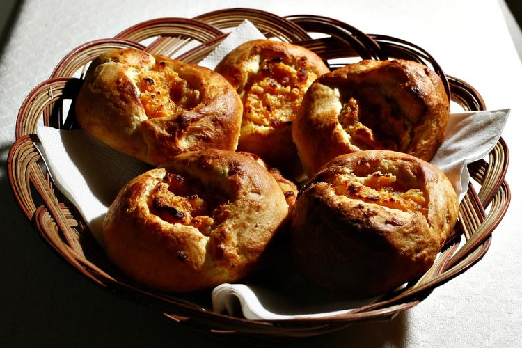 Boller med abrikos og marcipan