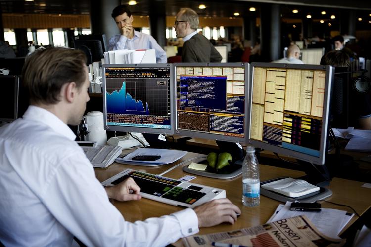 gæld. En af de områder, der her bør tildeles stor opmærksomhed, er størrelsen og omfanget på den private gæld, danskerne sad inde med, da krisen ramte os. 