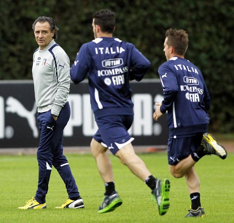 Stjerneløs? Cesare Prandelli (tv) har et arsenal af topspillere med til Danmark: Pirlo, Balotelli, Buffon, Insigne... 