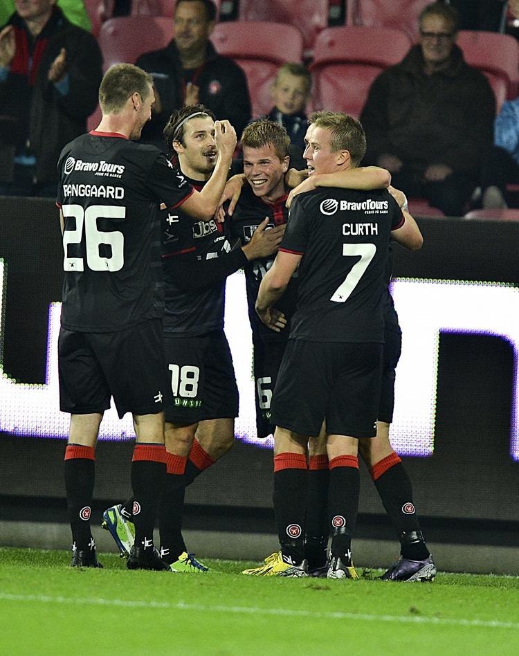 Optur. Det går strygende på banen for FC Midtjylland. 2-2-kampen i mandags hjemme mod FC Vestsjælland var en lille streg i regningen, men klubben er en tredjedel inde i sæsonen fortsat ubesejret og holder kursen mod det første danske mesterskab, der vil udløse endnu flere tv-millioner, præmiepenge og muligheden for at spille sig i Champions League. 