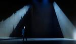Sort. Den Kongelige Opera fejrer Verdis 200 år med en sjælden multiopsætning af komponistens tre Shakespeareoperaer, herunder 'Otello' (billedet). Men kun operagængere på Holmen får glæde af det: For DR er det billigere at sende fra de store operaer ude i verden end at sende fra nationalscenen på Holmen. Nu vil kulturpolitikerne tage sagen op. 