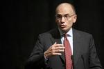 Skibsforlis. Italiens premierminister, Enrico Letta, vil holde statsbegravelse for ofrene for skibsforliset ved øen Lampedusa. 