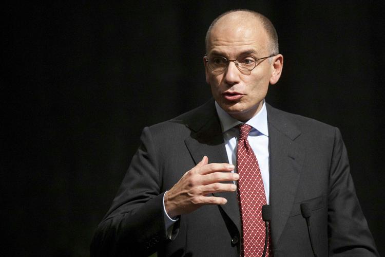 Skibsforlis. Italiens premierminister, Enrico Letta, vil holde statsbegravelse for ofrene for skibsforliset ved øen Lampedusa. 