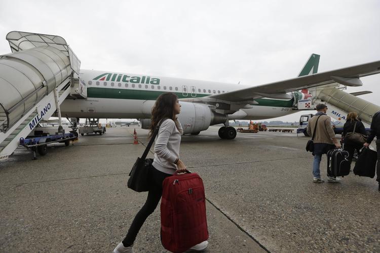 Krise. Alitalia skranter økonomisk og risikerer konkurs. Lige nu arbejdes der på at finde en løsning på flyselskabets problemer. 