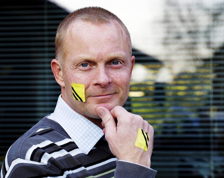 landskendt. Martin Wenckens kom pludselig i centrum, da statsminister Helle Thorning-Schmidt brugte hans problemer med at få patent i Danmark i sin åbningstale i Folketingssalen. 