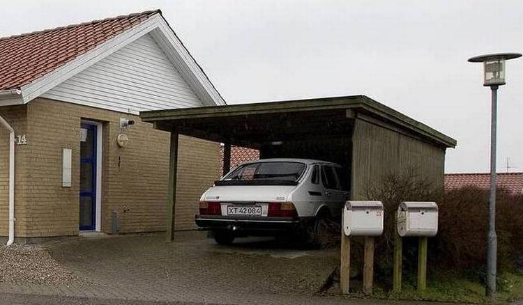 forsikring. En af biludlejningssidens tjenester er, at bilerne forsikres, når de lejes ud, så man i det mindste får en kompensatioin, hvis bilen kommer tilbage i ramponeret tilstand. 