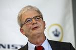GRÆNSESÆTTER. Skatteminister Holger K. Nielsen mener det er fro svært at give boligejere mulighed for at klage over for meget betalt ejendomsskat før 2011, selvom det er »rimeligt let« at gøre det i 2011. 