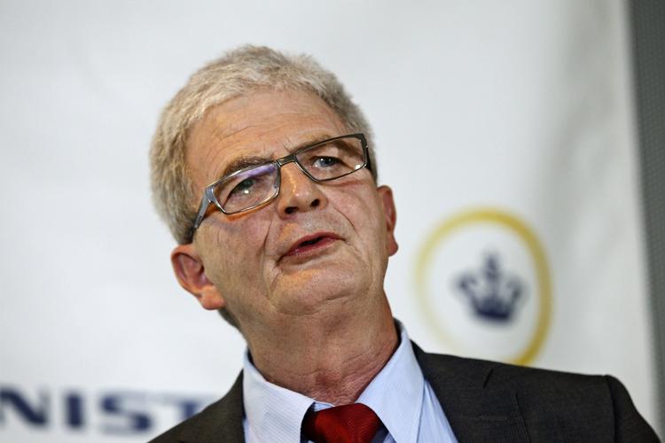 GRÆNSESÆTTER. Skatteminister Holger K. Nielsen mener det er fro svært at give boligejere mulighed for at klage over for meget betalt ejendomsskat før 2011, selvom det er »rimeligt let« at gøre det i 2011. 
