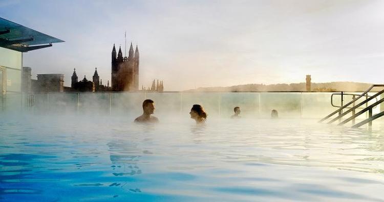 Velvære. Et bad i Baths varme kilde er en af byens største attraktioner. 