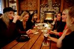 Tyvstart. Onsdag aften var der snigpremiere på den østigske Biergarten i Tivoli. Den åbner officielt samtidig med Halloween i Tivoli, nemlig fredag 11. oktober. 