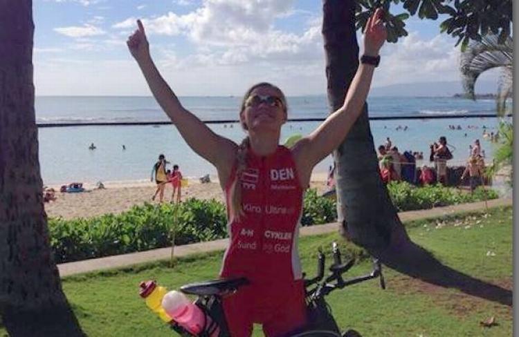 DRØMMETUREN. Cecilie Mathornes anden jernmand nogensinde bliver den berømte Ironman på Hawaii, hvor hun lige nu akklimatiserer - og øver sig i sejrsgestus. 