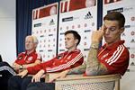 Agger. At servicere pressen hører med til jobbet som anfører for landsholdet. 