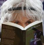Forlagsforventninger. Canadiske Alice Munro er i dag blevet offentliggjort som vinder af Nobelprisen i litteratur. Gyldendal, som blandt andet har udgivet hendes sidste bog ’For meget lykke’, tror, at det vil kunne ses på salgstallene. 