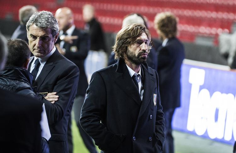 landskamp. Italiens landsholdsspillere besigtiger Parken før fredagens kamp, men Andrea Pirlo starter ikke inde. 