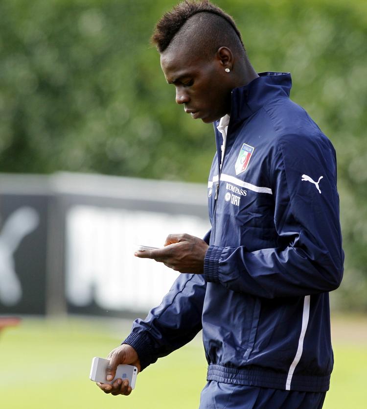 skadet. Mario Balotelli bliver sandsynligvis ikke klar til kampen mod Danmark i aften klokken 20.15. 
