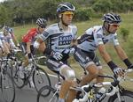 hjælperytter. Benjamin Noval (th) stopper på Team Saxo Bank. 