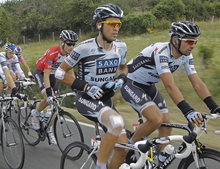 hjælperytter. Benjamin Noval (th) stopper på Team Saxo Bank. 
