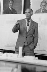 Forgæves. Jørn Utzon fremviste i 1966 en model af det loft, han designede til operahusets store sal. Loftet blev aldrig realiseret. 