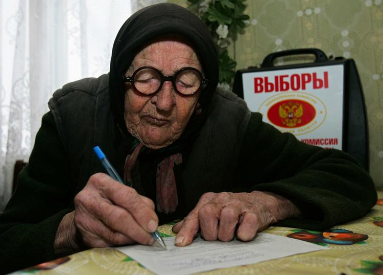 søvngængeri. Rusland er et af de lande, som bliver kritiseret for søvngængeri, når det gælder om at forholde sig til den demografiske udvikling, der siger, at der bliver færre og færre unge til at forsørge flere og flere ældre. 