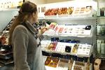 sammenhæng. De personer, der er allergiske over for de parfumestoffer, industrien bruger mest, er også dem, der døjer mest med humøret på grund af deres allergi, viser en undersøgelse. 
