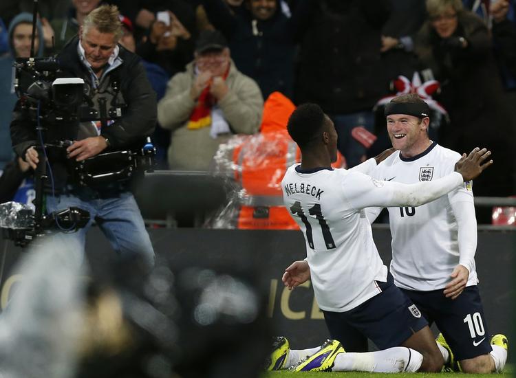 United. De to angribere fra Manchester - Welbeck (tv) og Rooney - jubler efter 1-0-målet. 
