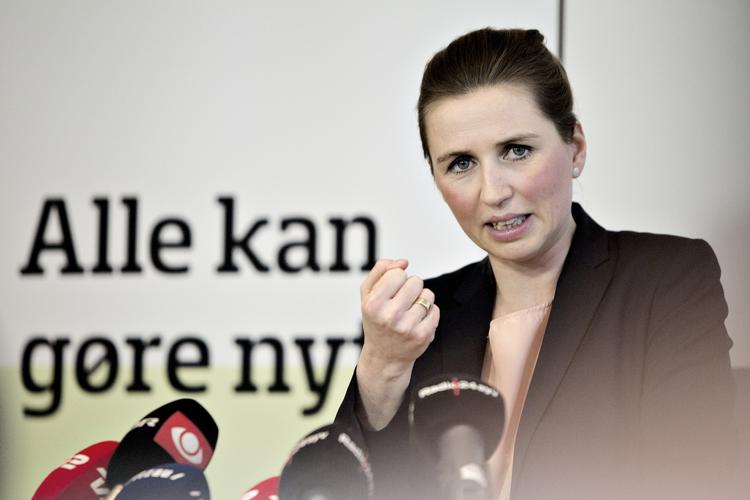 skeptisk. Beskæftigelsesminister Mette Frederiksen er ikke imponeret. Venstre vil ifølge beregninger give folk i job 30 kroner mere om måneden. 