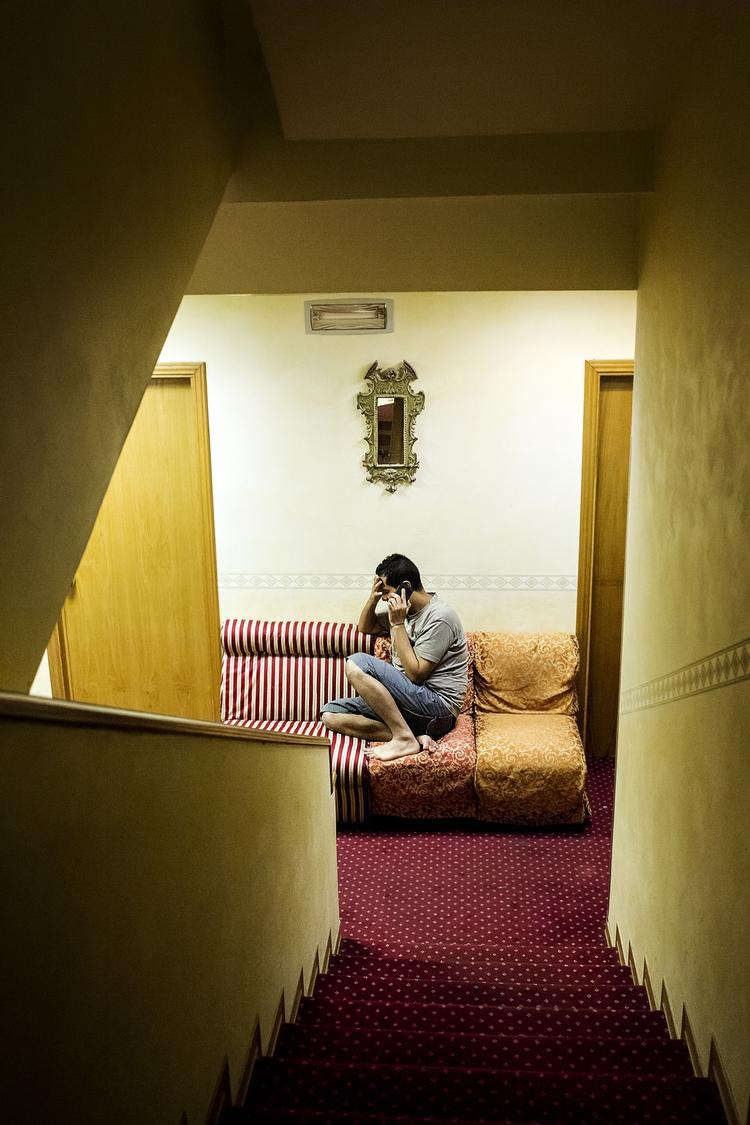 Ventetid. Det syriske brødrepar Mazen og Abded (foto) befinder sig i en italiensk turistby efter en dramatisk rejse. 