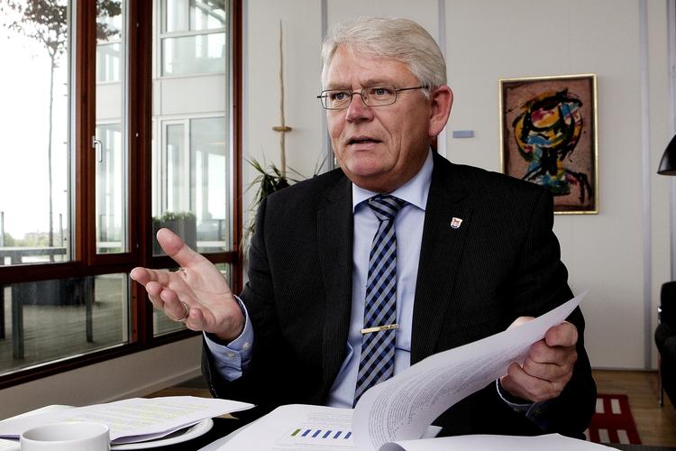 Bijob. Formand for Kommunernes Landsforening Erik Nielsen (S) ser ikke problemer i borgmestres udbredte dobbeltroller. 