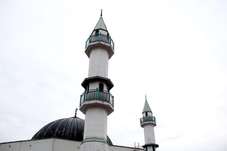 moske. Rasmus Jarlov kan ikke forstå, at »multikulturalisterne insisterer på at opføre en stormoské som et politisk støttet stort, prangende vartegn for København«. Her foto af Malmø Moske. 