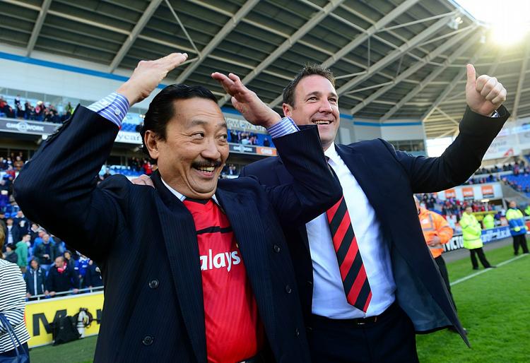 Chefen. Vincent Tan (tv)og manager Malky Mackay jublede sammen i april, da oprykningen til Premier League var en kendsgerning. 