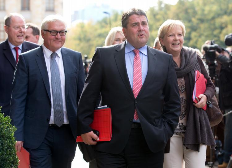 FORHANDLINGER. De tyske socialdemokraters ledelse skal igen i dag til møde med kansler Angela Merkel. 