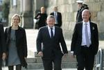 Undskyldning. Venstre hævder selv, at partiformanden siger undskyld til medlemmerne, men det er svært at læse ud af brevet, skriver Peter Hummelgaard. På billedet er Venstres politiske ordfører Ellen Trane Nørby, formand Lars Løkke Rasmussen og  finansordfører Peter Christensen (th) fotograferet i forbindelse med Folketingets åbning. 