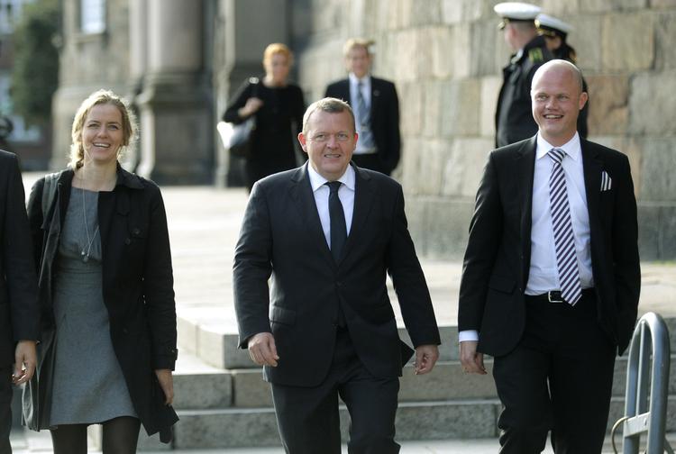 Undskyldning. Venstre hævder selv, at partiformanden siger undskyld til medlemmerne, men det er svært at læse ud af brevet, skriver Peter Hummelgaard. På billedet er Venstres politiske ordfører Ellen Trane Nørby, formand Lars Løkke Rasmussen og  finansordfører Peter Christensen (th) fotograferet i forbindelse med Folketingets åbning. 