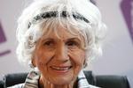Vinder. Den 82-årige novelleforfatter Alice Munro er nykåret vinder af Nobels litteraturpris. Herfra kan det ifølge kollegaerne kun gå ned ad bakke. 