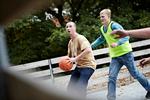 Garanti. I Silkeborg skal alle unge have mulighed for en uddannelse også hvis det kræver omvalg. Ronni Clippert  med bolden begynder efter efterårsferien på en erhvervsgrunduddannelse. 