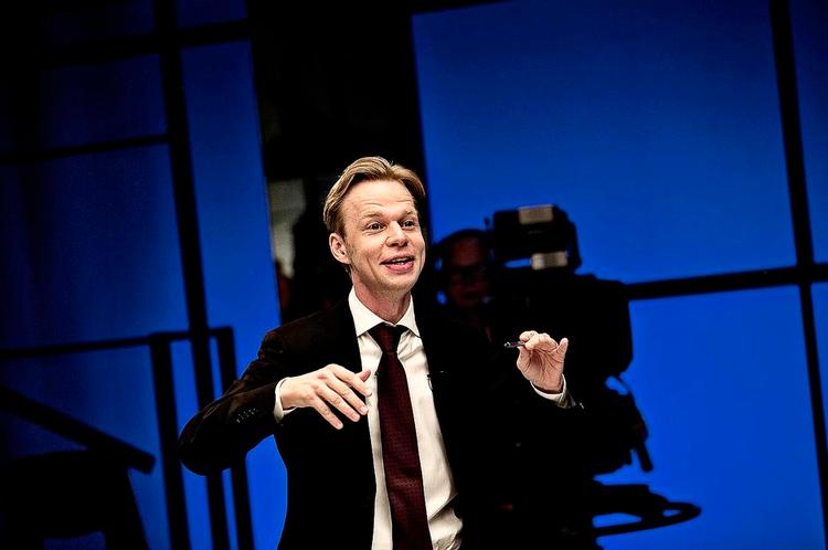 Ordstyreren. Der er ingen pointer eller moraler i Clement Kjersgaards nye satireshow på DR2. 